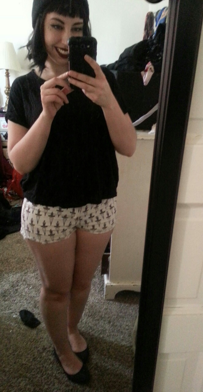 thickchicksnjunk:  bevgodsgirls:  Thick thighs in booty shorts.  A perfect combination