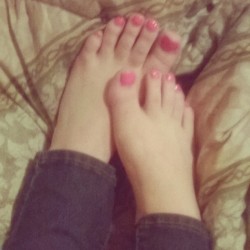 ifeetfetish:  #feet #footfetish #toes #love #feetfetish #cute #pink by brookee_smithh http://ift.tt/1cOpBDm