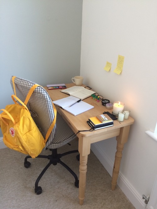 hormonerace:  literally my temporary study space is feeling so cute and making me really motivated! 