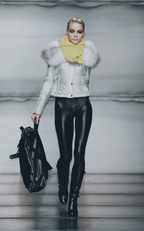 Belstaff / Fall 2007 / RTW Model: Jessica Stam