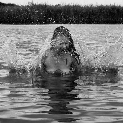 So angry. @davemylesphotography - #tantrum #blackandwhitephotography #blackandwhite #model #photosho