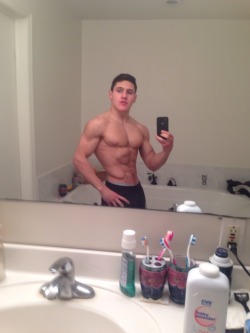 the-vegan-shreddernaut:  Some progress selfies