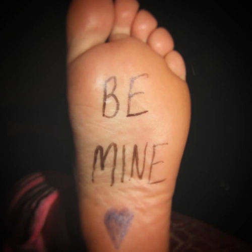 Happy Valentine’s Day!! Only the worthy belong at her sole! #feet #foot #sole #toes #feetstagr