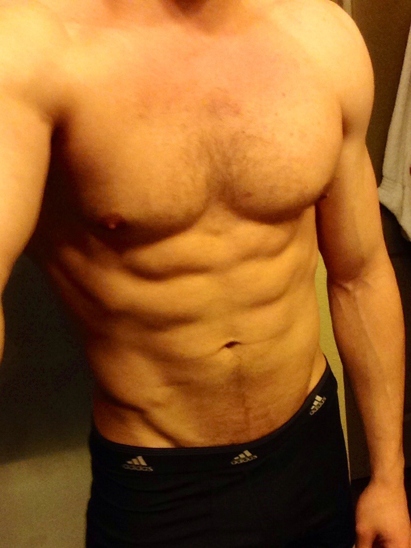 straightmenworshipping:  straight hottie from dallas, TX hot abs!