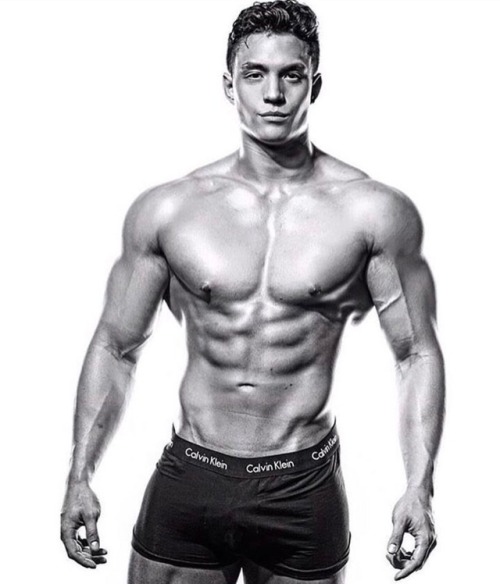 straightguysnaked:   Rob from Dallas, Texas —college football player, fitness lifestyle nutrit