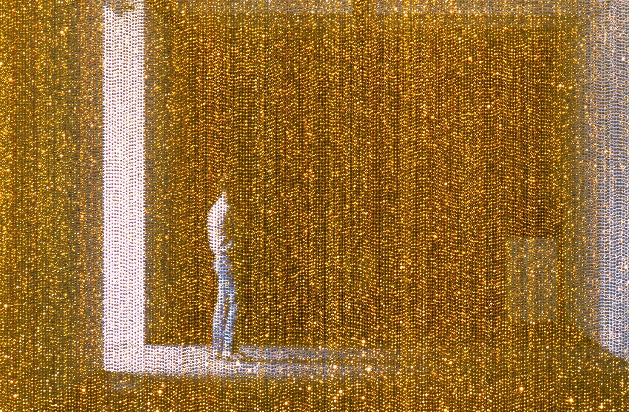 neptvn:  nattonelli:  Felix Gonzalez-Torres - Untitled (Golden), 1995  i’m reading