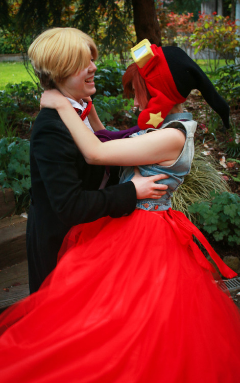 peculiartrash: We had so much fun in our Sock and Jon Prom outfits! We missed the Sakura-Con ball be