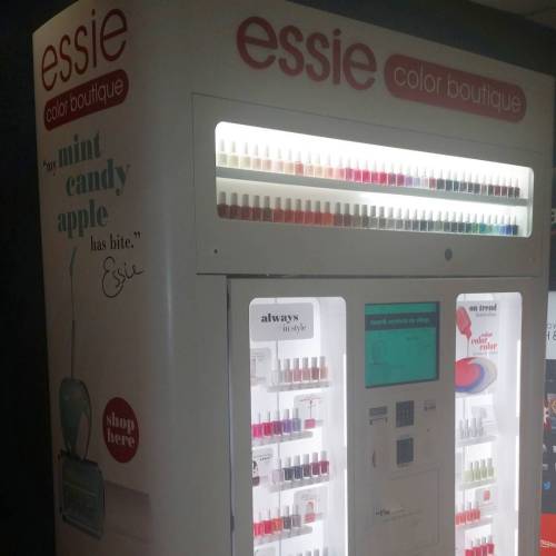 Ha! It’s an @essiepolish #nailpolishvendingmachine!! How much fun is this? (at Houston-Bush International Airport (IAH) United/Continental Airlines Gate)