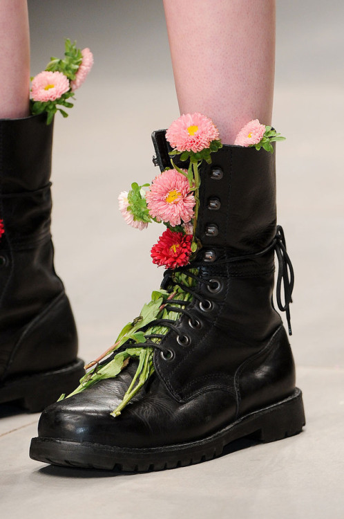 lastfashionhero:Ashish Spring/Summer 2012 details