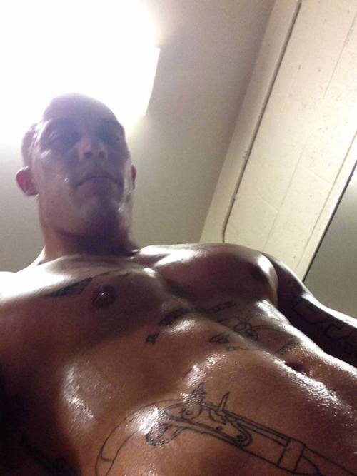 2sthboiz:  hot solider   hot !!!