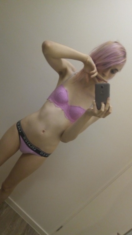 1m-tr4n5: Dyed my hair pink, but I SUUUUUPER didn’t do a good job and gotta do a second coat!!