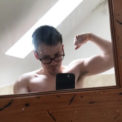 irebbsub:  think I’m toning up to be a proper musclefag 