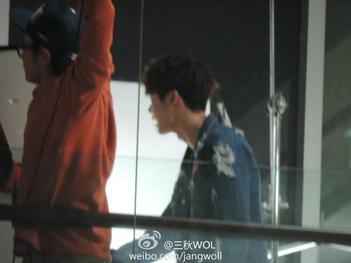 natwalan:  [Photo] Lee Jong Suk @ Doctor Stranger Shooting Credit : ©三秋WOLOlder post