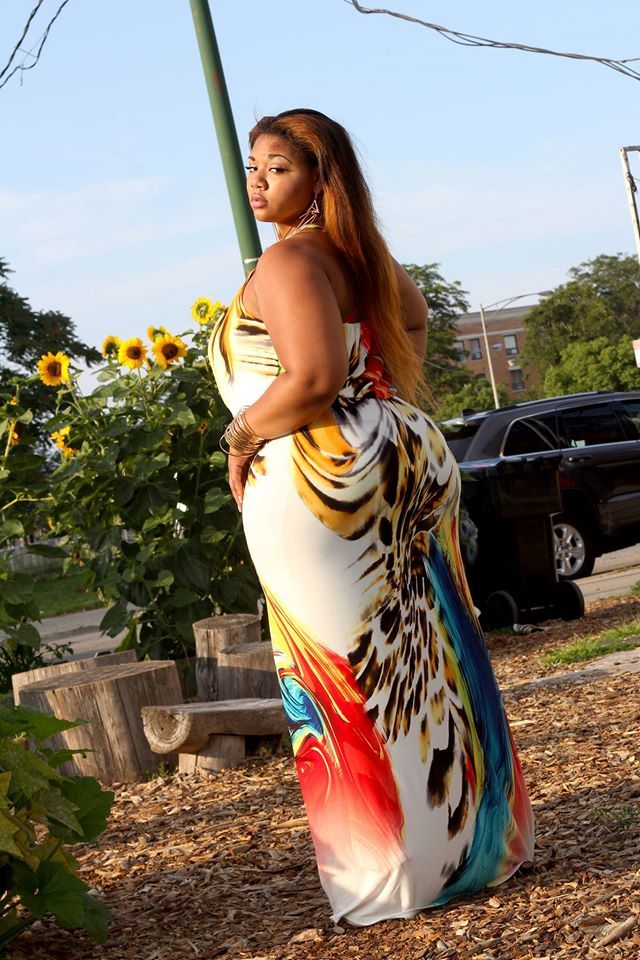 planetofthickbeautifulwomen2:  planetofthickbeautifulwomen:  Full Figured Model Via