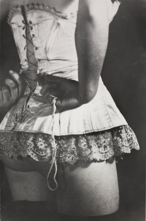 partial-boner: partialboner:  Mother’s Corset/ The Corset by Ellen Auerbach and Grete Stern, 1929  o