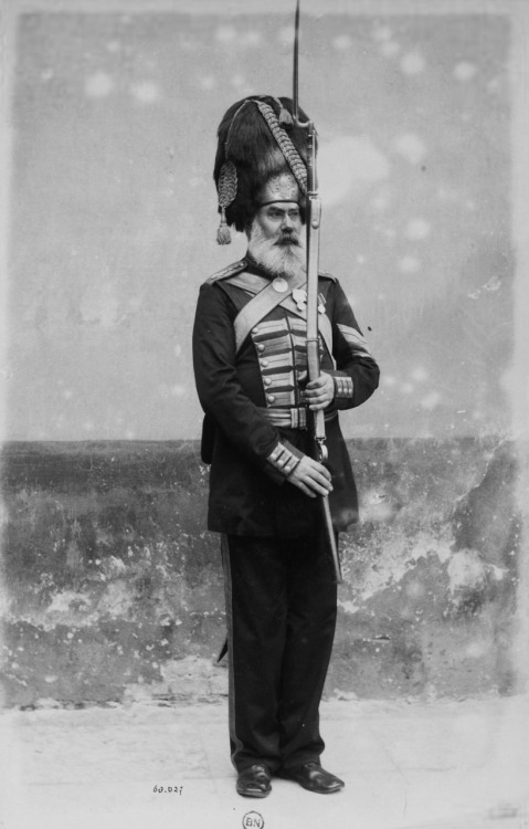 Armée russe, 1892.Photographies.Art by E. et F. de Jongh.Photographes.1- Grenadier du Palais.2- Gren