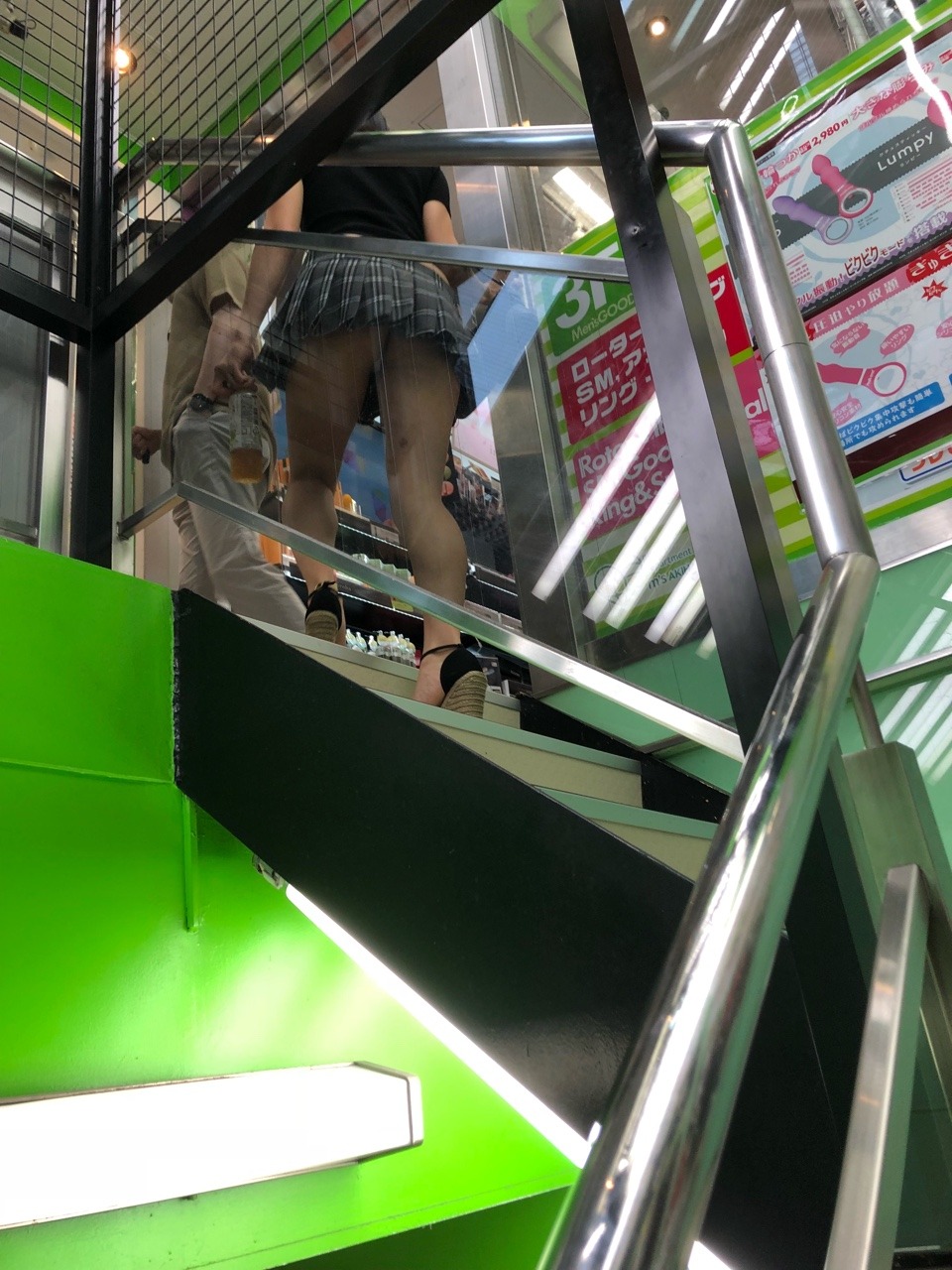 shin2018:  秋葉原にて露出散歩とお買い物