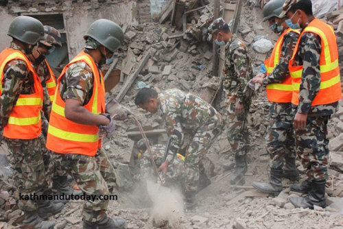 boredpanda:    4-Month-Old Baby Trapped For 22 Hours In Nepal Earthquake Rubble Found Alive  