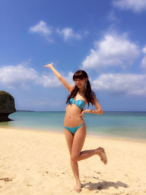ganpukudou:  vita-cantabile:  (内田理央←だーりおさんはTwitterを使っています: “7/17にグラビアDVDが発売します！10枚目の節目になるDVDです。 そして8/9(土)12:00〜14:00〜の二回、秋葉原ソフマップで発売イベントを開催するので、是非スケジュールを開けておいてくださいっ♡
