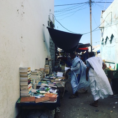 mehdimia:Book corner in Nouakchott.