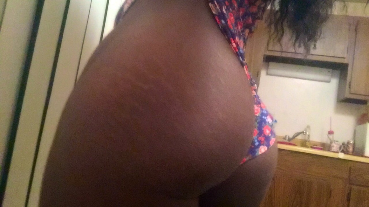 lucky-liciouspetite:  Daydreaming bout the sex! 😫 I know it’s been a while body