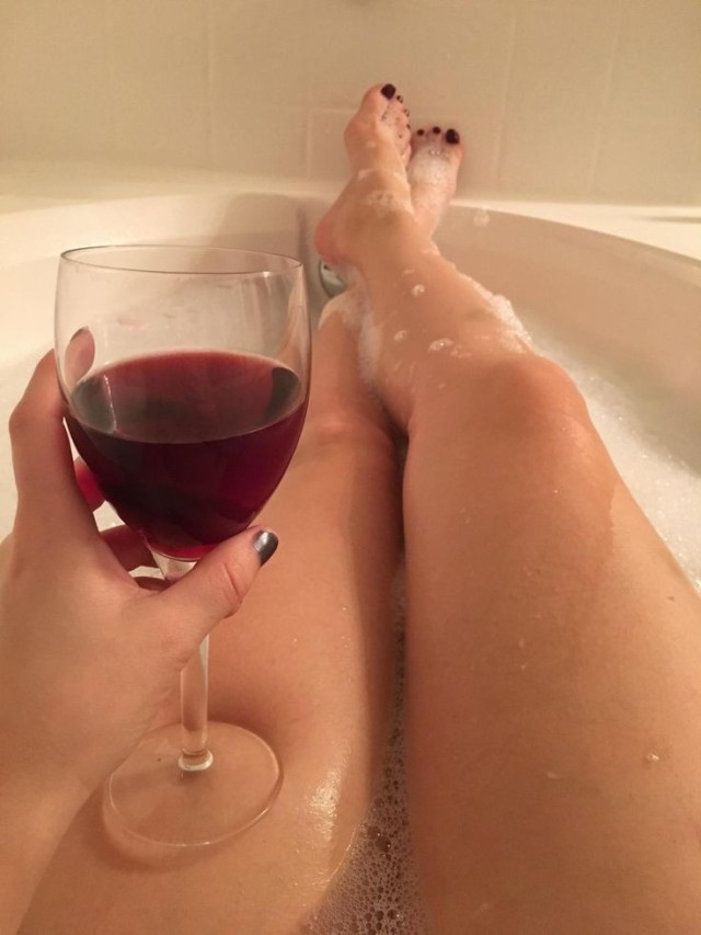 classy-not-trashy:Chillaxing 💋