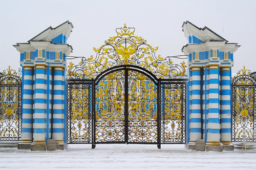 Catherine Palace (St. Petersburg, Russia).1. Aerial view, looking west2. Inside the complex, looking