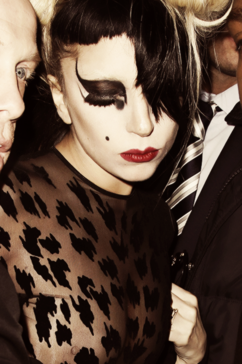 LADY GAGA HANGOVER