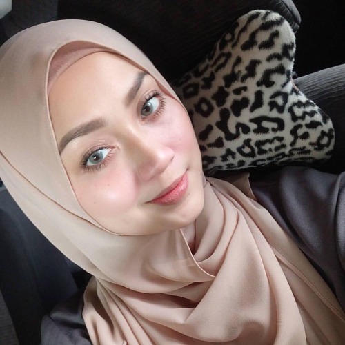 adamzack21 - Ailin. Mek kelantan mata & bibir dia...