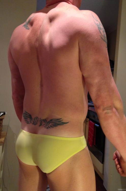 hard4dilfs:  Fuck this man is hot. Great underwear! 