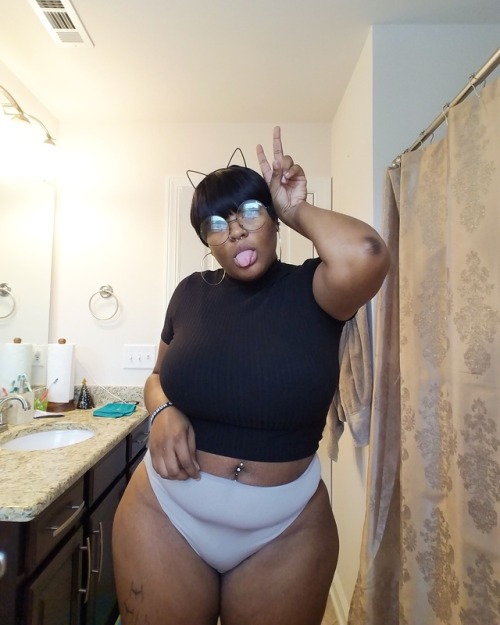 yournudemom:  I was a cat on Valentine’s day.