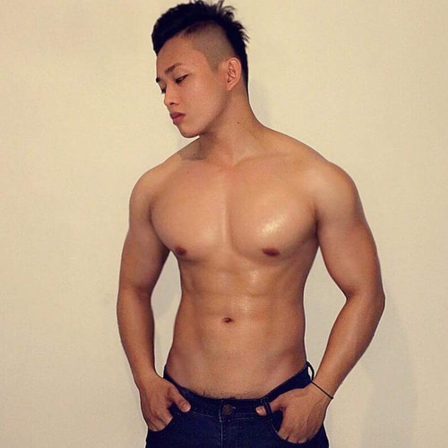 saigonboys:  Lương Tấn Phong - em bot gym mông 95cm body săn chắc, nói chuyện cực đáng yêu, chym nhỏ hấy hương mơ ước của các anh top Saigon đây :) fb: www.facebook.com/luongtan.phong.98