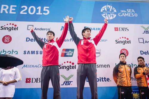 bryankhoo: jasperbud: “Men’s 3m Synchronized Springboard - Mark and Timothy Lee won Silver in the Me