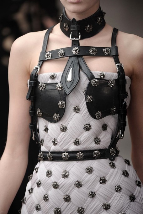 grocery-store-peach:  Does anyone know who this dress and harness is by? It is super