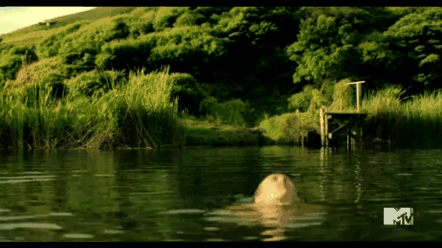 boytrappedinthcloset:  Austin Butler shirtless and wet in The Shannara Chronicles