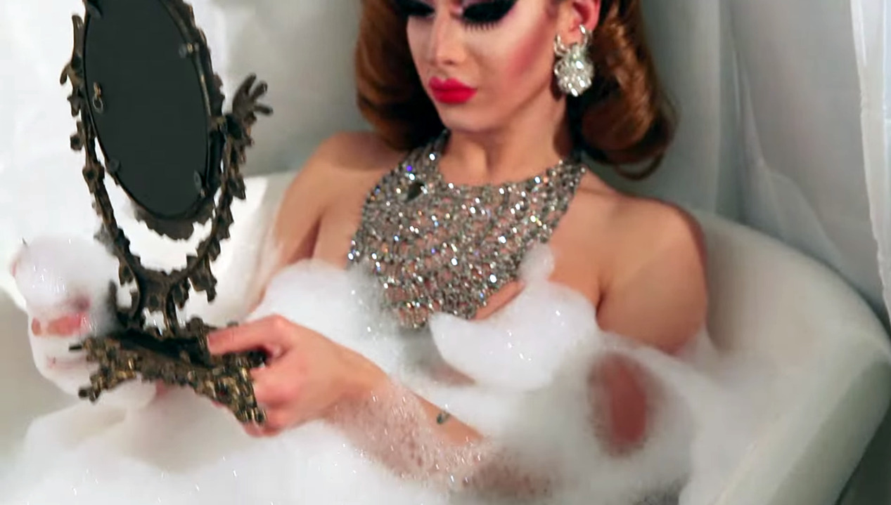 my-italianpony:  lifesadragqueen:Violet Chachki   OMG, those eyes and lips. YUM
