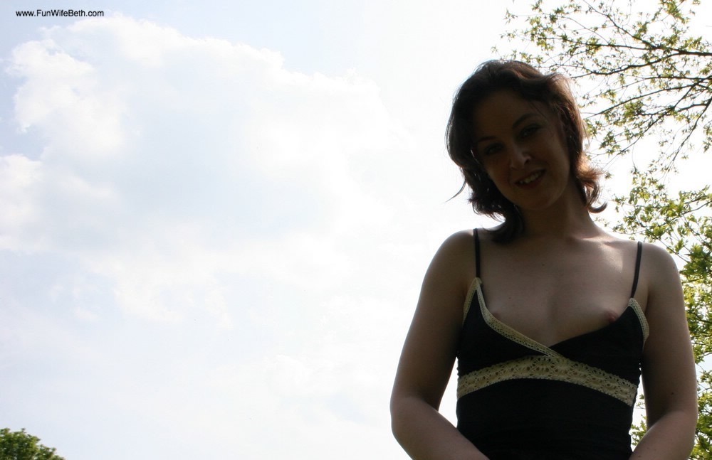 funwifebeth:  http://funwifebeth.tumblr.com Taking a walk in the park and exposing