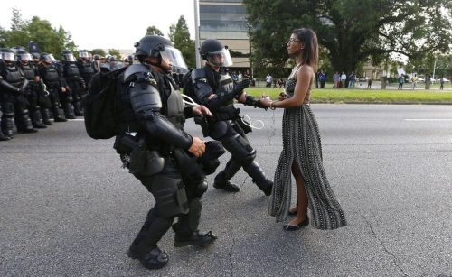 itsagifnotagif:THIS PICTURE SAYS SO MUCH IT IS UNREAL(picture taken by Jonathan Bachman at the Baton