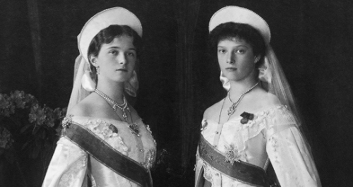 romanovqueen:Grand Duchesses Olga and Tatiana Nikolaevna wearing court dresses in 1904 and 1913.