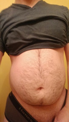 growingboygrowingbelly:  Big belly feels