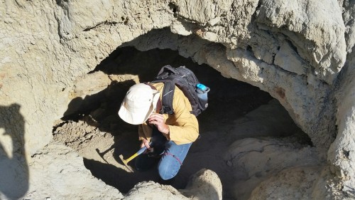 dream-small-do-big:Nothing beats a bit of geologizing on a Saturday through the Avonlea Badlands in 