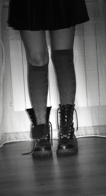 vitalum:  asya-snow:  New ranger boots  Twitter