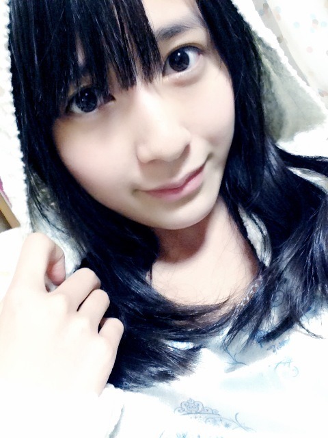 echoyagu:  soimort:   前髪のびた。My bangs grew out. 長いので切ろうか迷う今日(´･з･`)It’s so long that I’ll have to cut them today(´･з･`) (via 佐々木優佳里 - Google+)  My Angel~