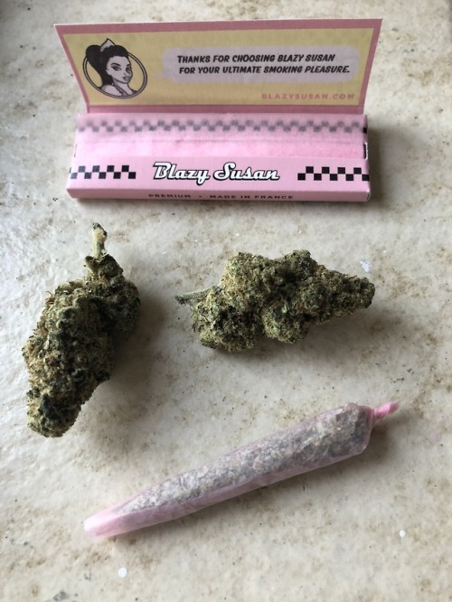 weightless:pink joint papers! how precious