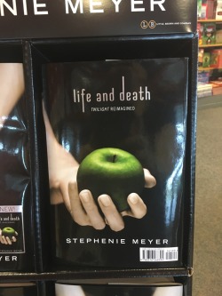 respondirk:  homuratrash:  cigarettes-alight:  ladyaudiophile:  YOU GUYS  STEPHENIE MEYER WROTE AND PUBLISHED FANFICTION OF HER OWN FUCKING BOOK  WHAT UNIVERSE ARE WE LIVING IN  …  IS THIS A FUCKING TWILIGHT GENDERBEND   thats cause you’re rewriting