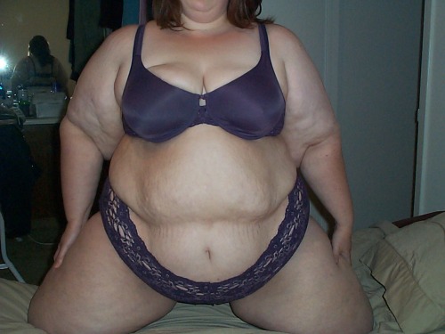 sluggo38:  sensual-curves:  I love this color against my milky white skin tone….  Sexy.