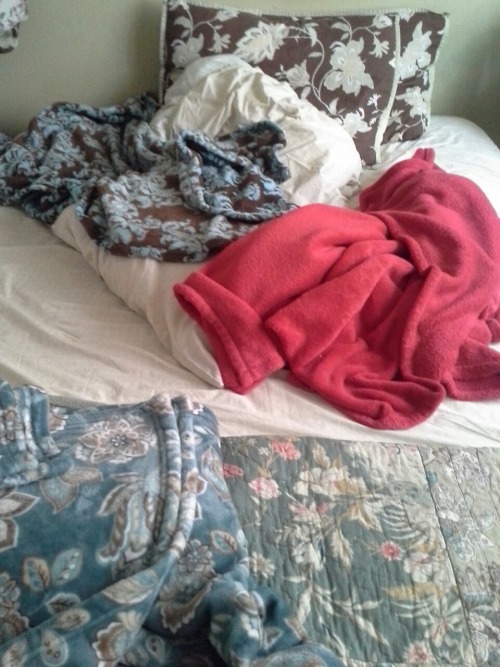 unfuckyourhabitat:  exfatalist:  I made my bed this morning. It took less than a minute. I didn’t make my bed yesterday, though. Or even the day before that. I knew it would take less than a minute, but I either had other things to do or felt too sick