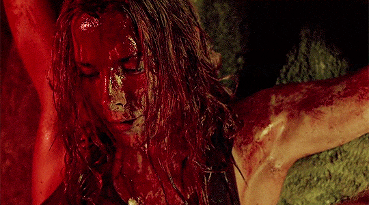 violadvis:WOMEN COVERED IN BLOOD IN CINEMA:Carrie (1976)Gone...