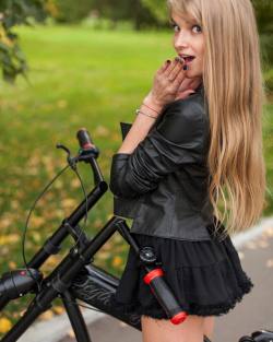 kvzh29:  “md: @marinazastovnyuk  Ph: @ aron.cohen  Cam: canon 5D  #велосипед #bicycle #bodylanguage #velocity #bicyclelove #passions #cycle #bicyclegirl #bicicleta #велопрогулка #осень #beautiful #perfectcurls #pretty #amazing
