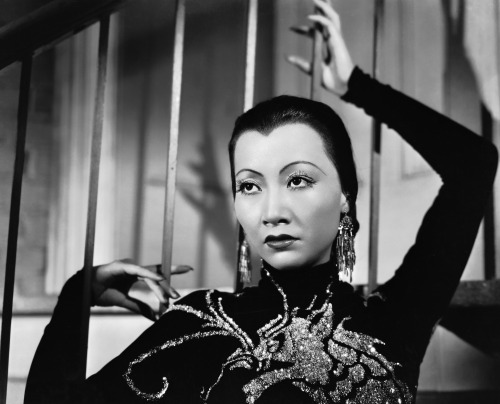 Anna May Wong in LIMEHOUSE BLUES (1934)